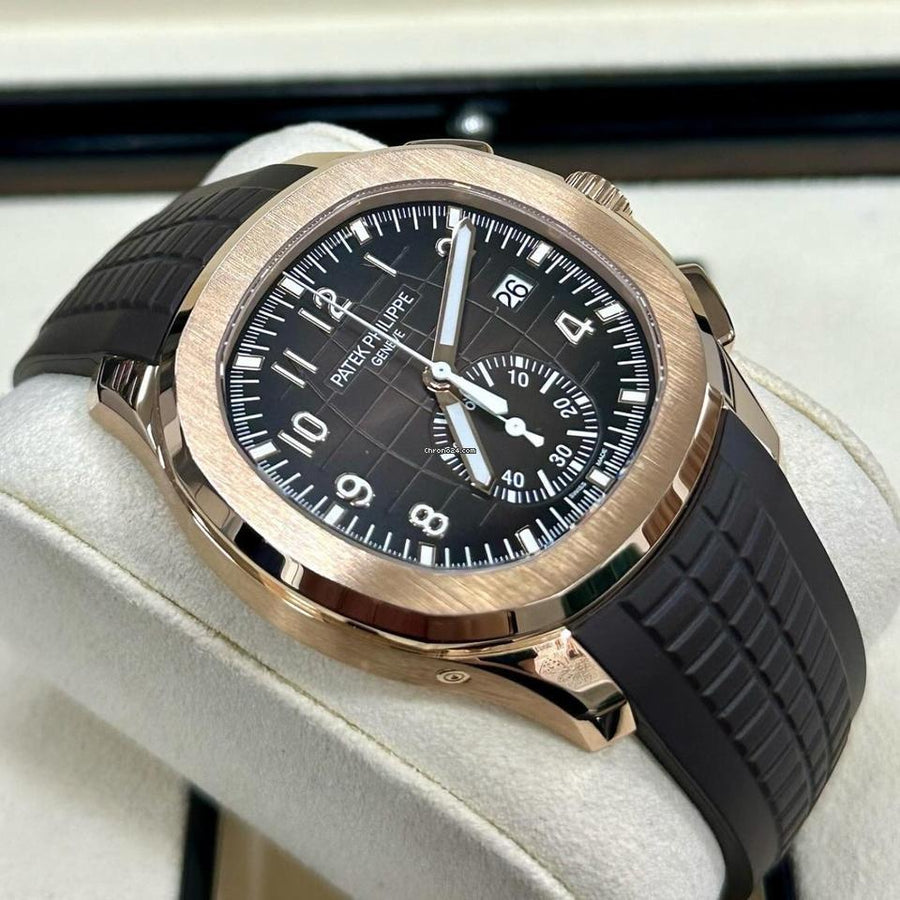 Patek Philippe Aquanaut 5968R-001, straight-on front view