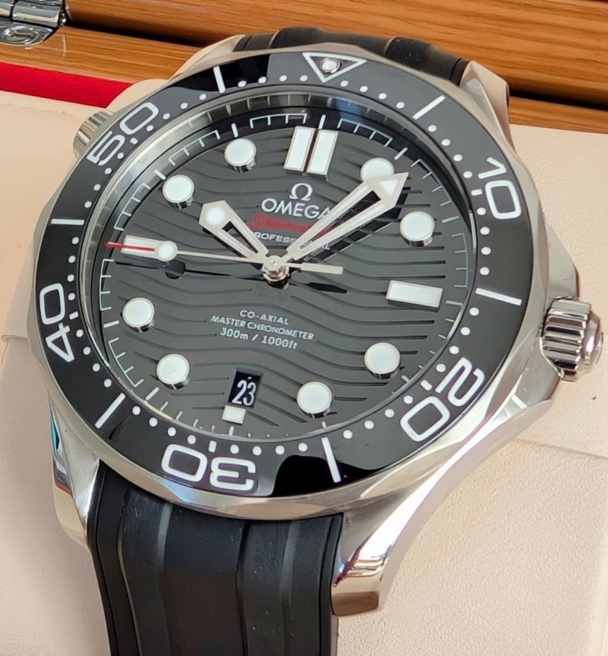 Omega Seamaster Diver 300M Black Dial Rubber Strap 210.32.42.20.01.001
