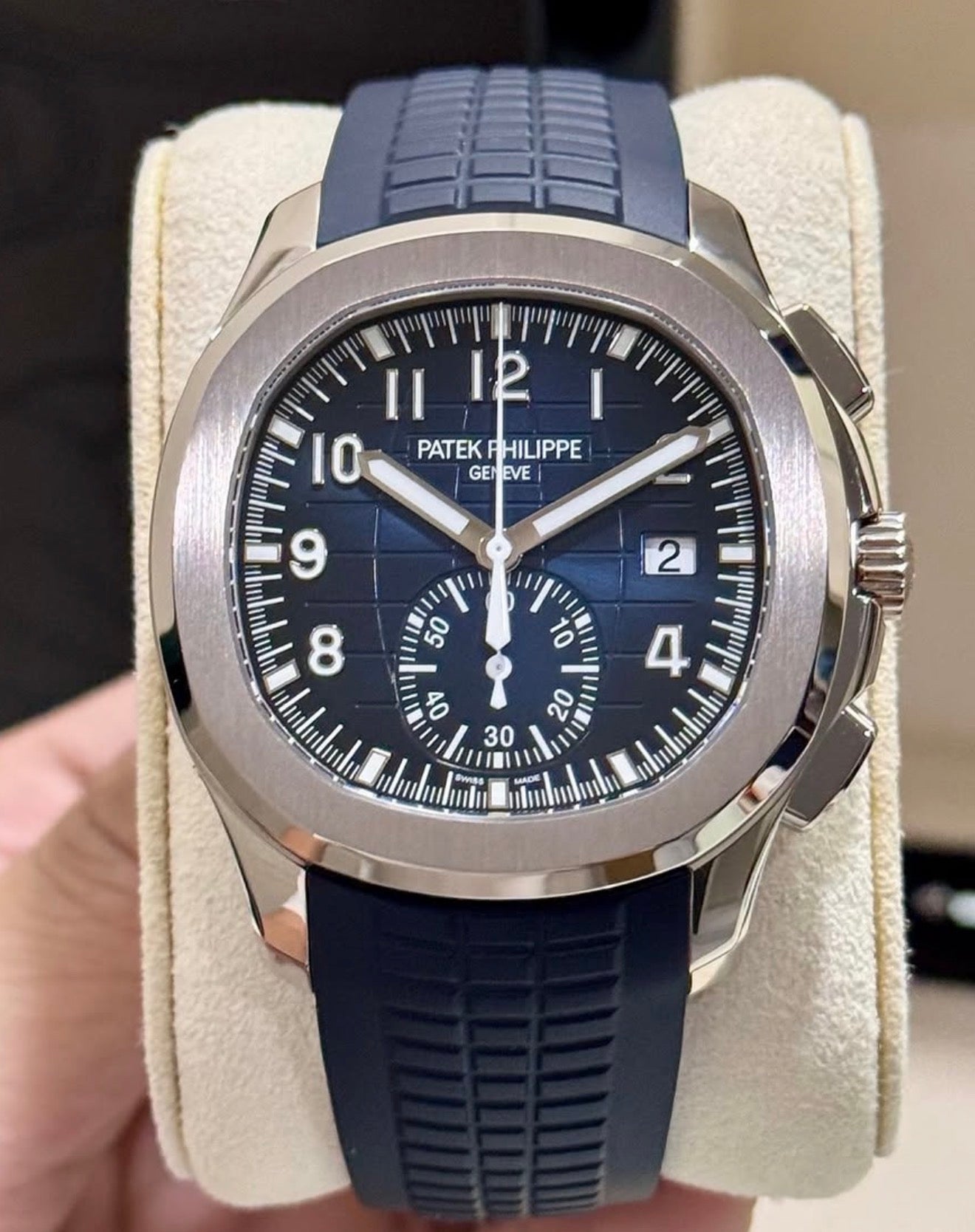 Patek Philippe Aquanaut Chronograph 5968G-001 blue dial, straight-on front view