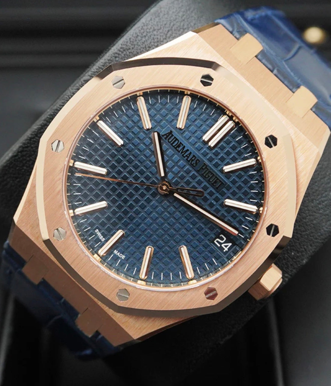 Audemars Piguet Royal Oak Selfwinding 41mm 18KT Gold - 15510OR.OO.D315CR.02 UNWORN 2025