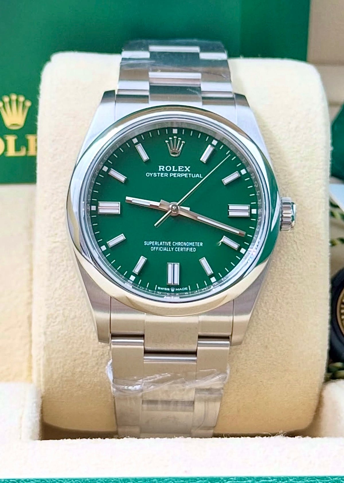 Rolex Oyster Perpetual 36 reference 126000 with green dial on Oystersteel Oyster bracelet, straight-on front view