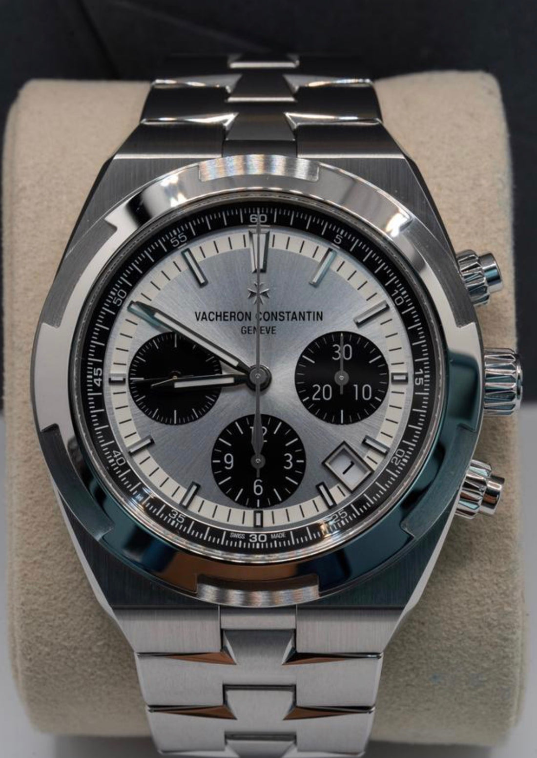 Vacheron Constantin Overseas Chronograph 42.5 mm 5520V/210A-B686 UNWORN 2026