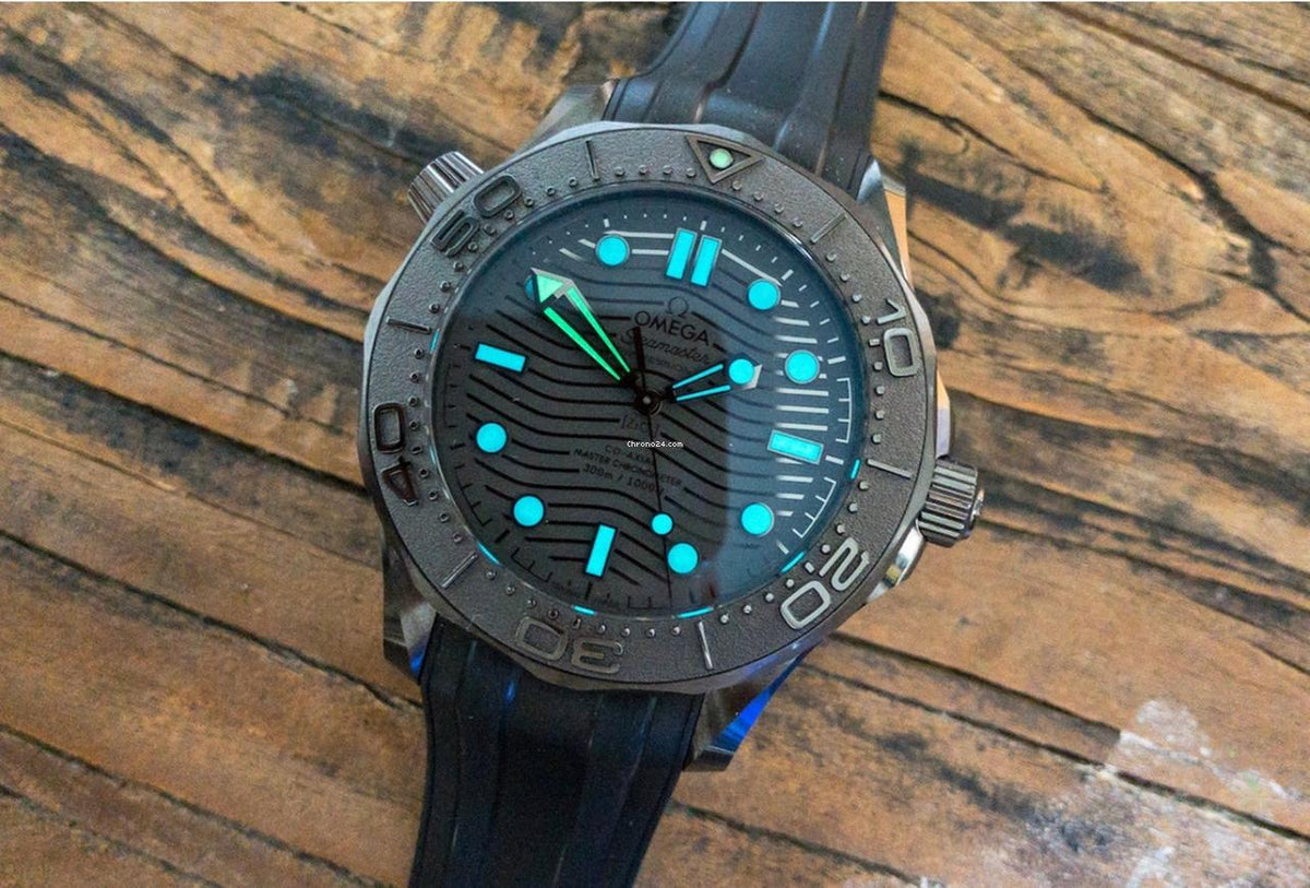 Omega Seamaster Diver 300M 210.92.44.20.01.003 black ceramic case and black rubber strap