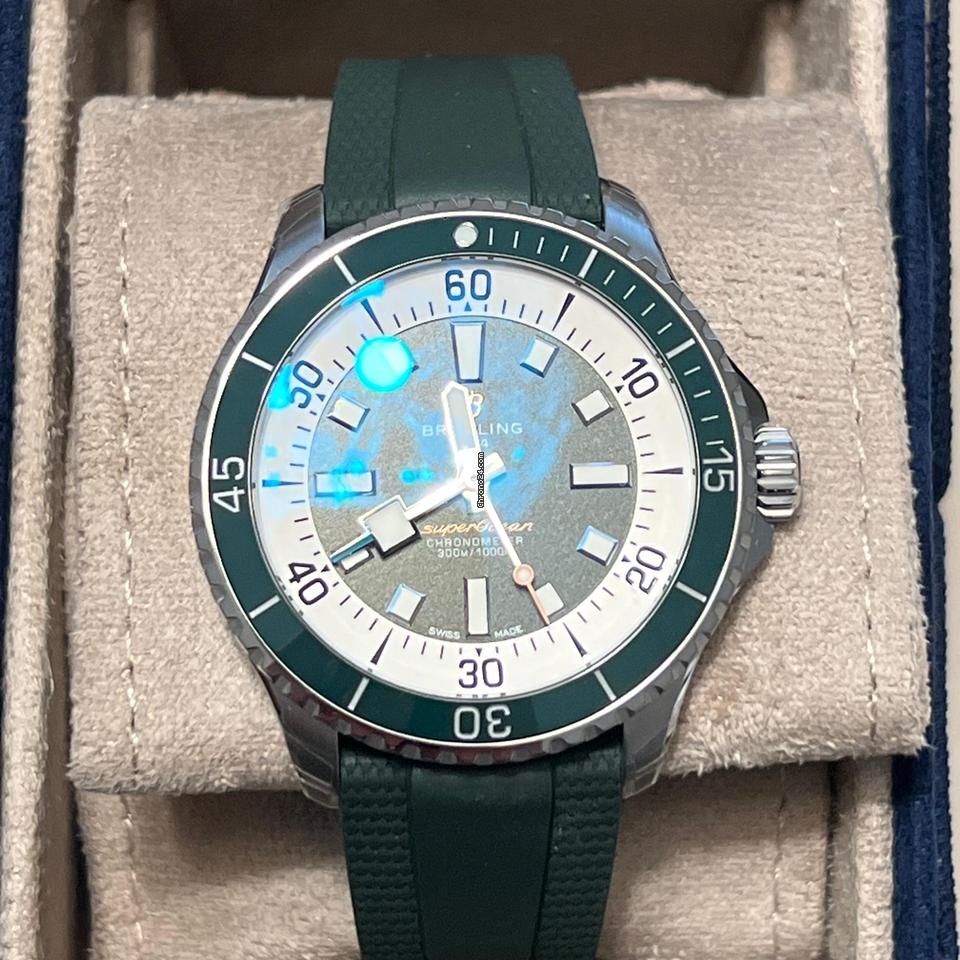 Breitling Superocean Automatic 44 reference A17376A31L1S1 with Green dial, Stainless steel case, green rubber strap, alternate product view 1