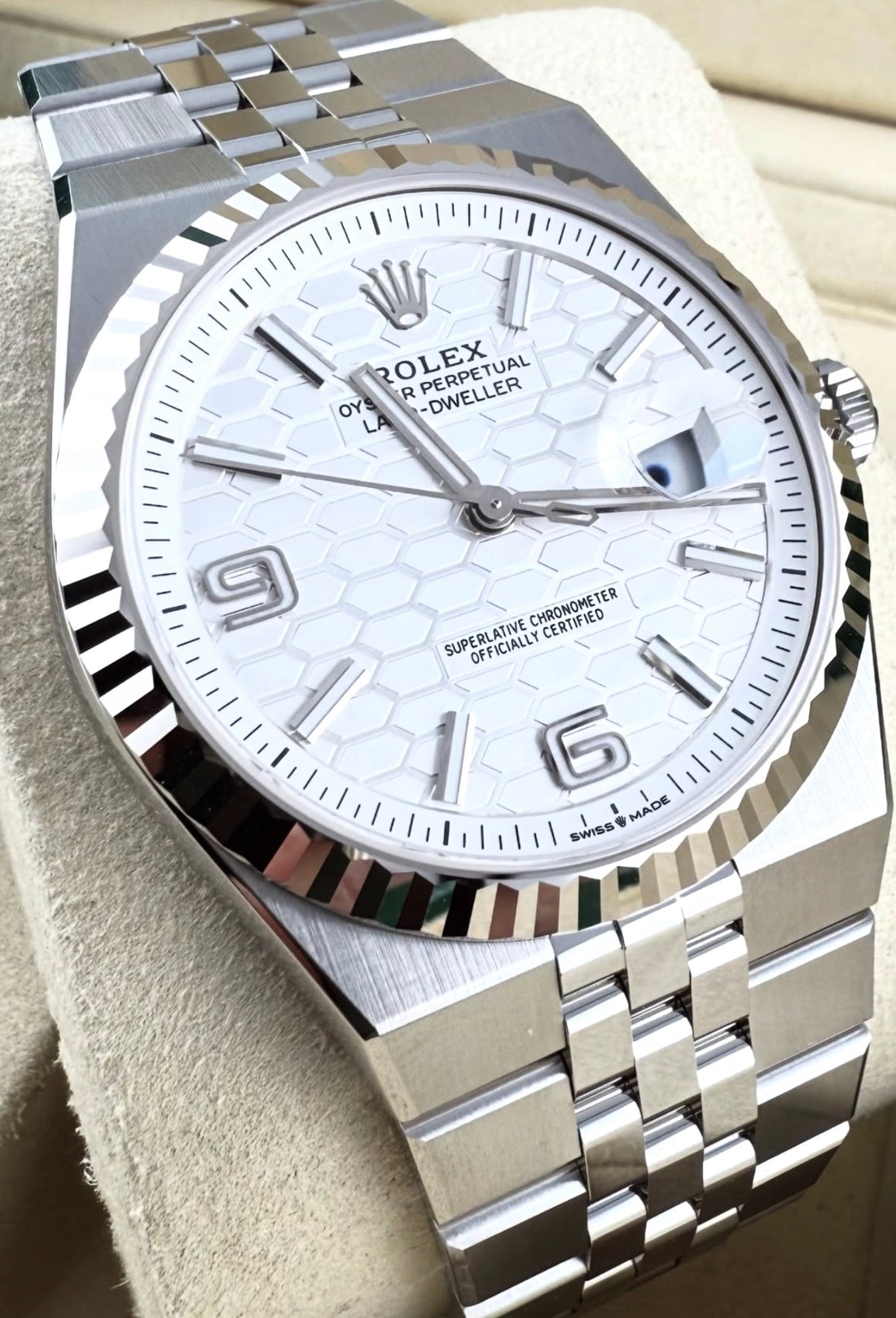 Rolex Land-Dweller 40 White Gold Oystersteel Intense White Honeycomb Motif Dial Fluted Bezel Flat Jubilee Bracelet 127334 - 2025