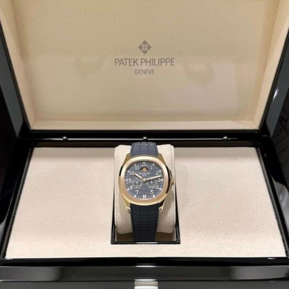 Patek Philippe Aquanaut Annual Calendar 5261R-001 in rose gold with blue-gray dial