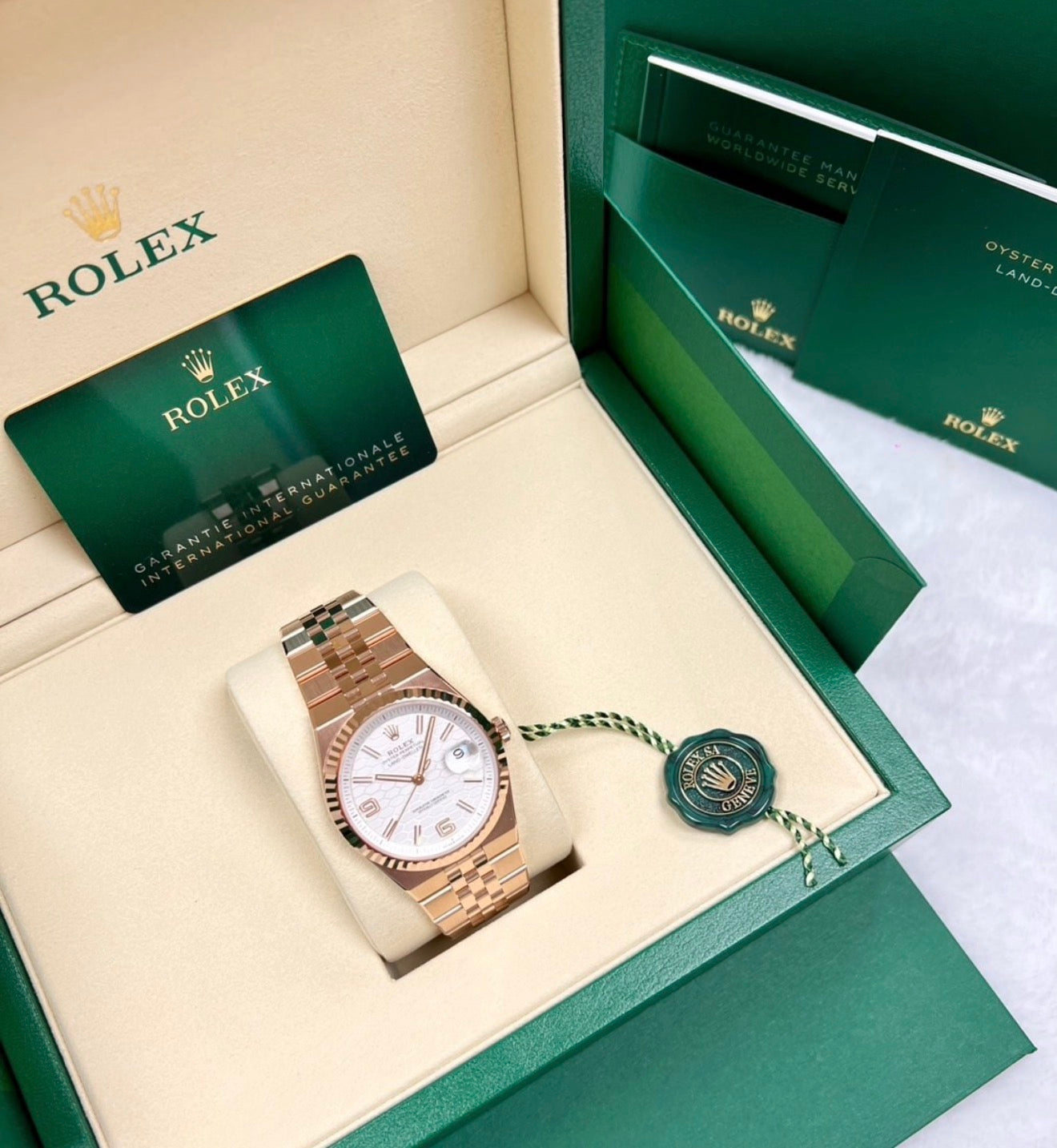 Rolex Land-Dweller 40 Everose Gold Intense White Honeycomb Dial 127335