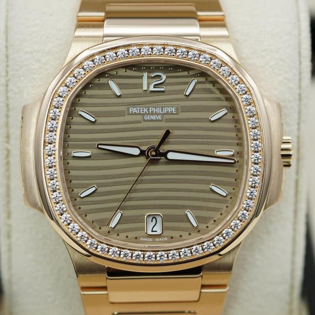 Patek Philippe Nautilus NEW Nautilus 7118/1200R