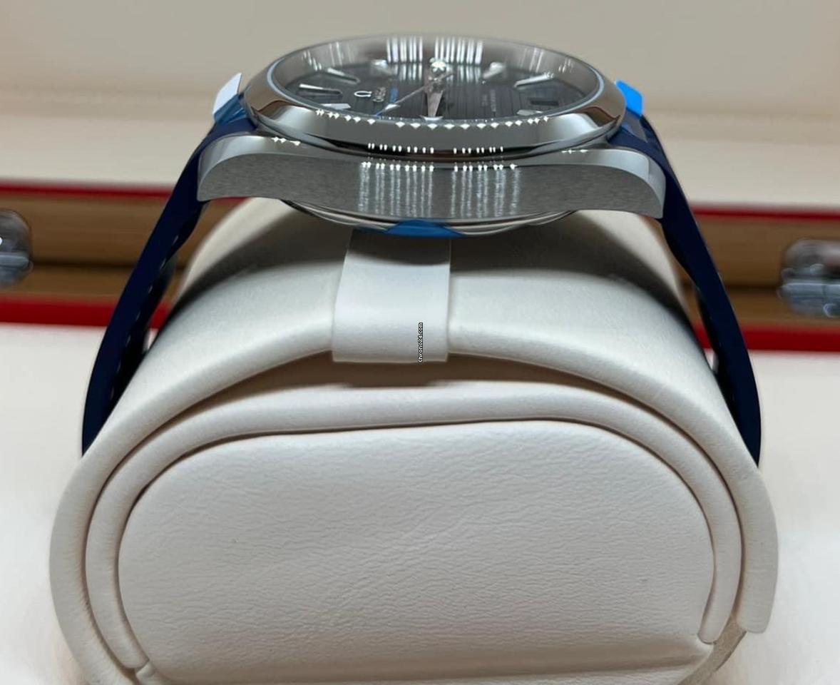 Omega Aqua Terra calibre 8900 transparent case back and blue rubber strap, rear view