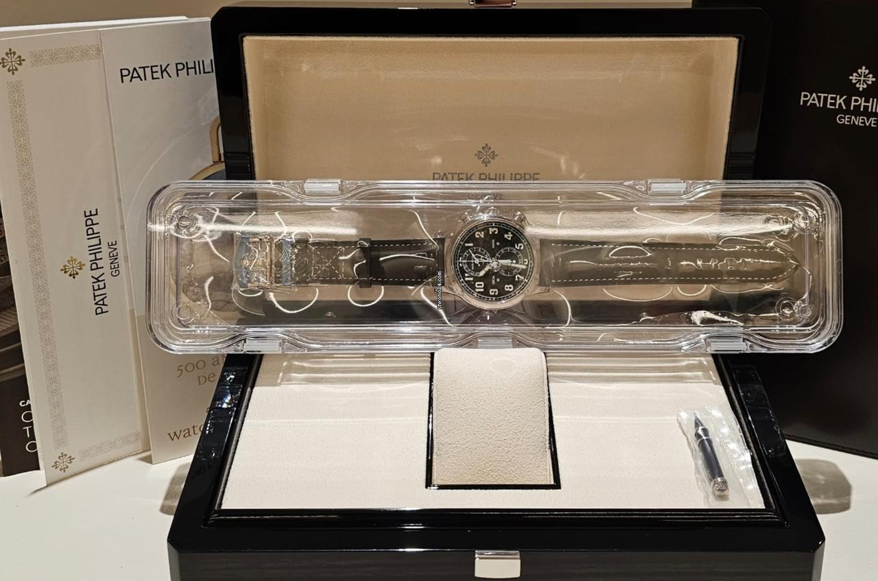 Patek Philippe Calatrava NEW 2024 Calatrava Pilot Travel Time Chronograph 18KT WHITE GOLD 5924G GREEN DIAL