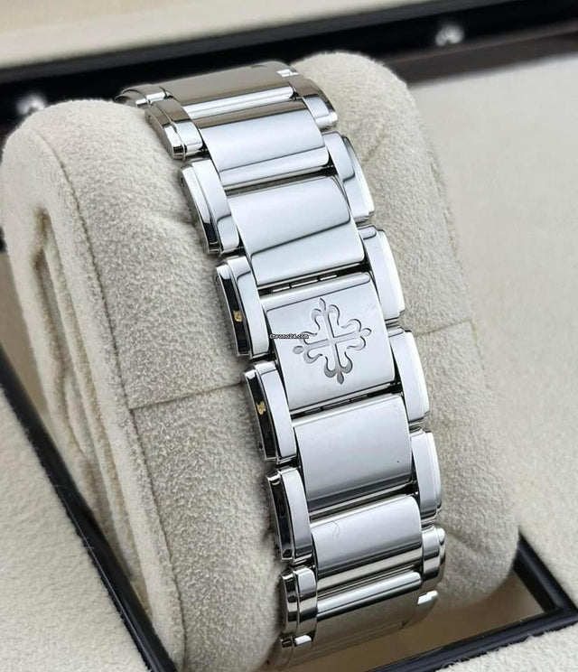 Patek Philippe Twenty~4 4910/1200A-011, steel bracelet and fold-over clasp close-up with Calatrava cross