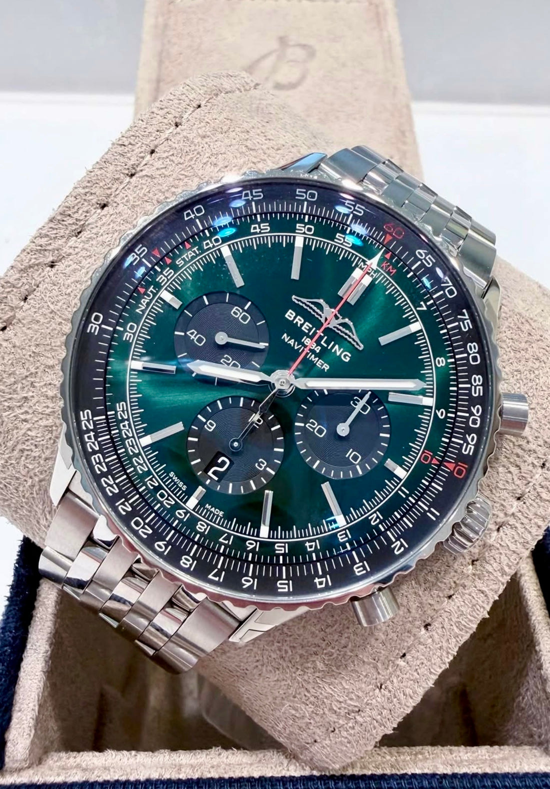 Breitling Navitimer B01 Chronograph 46 Green Dial Bracelet AB0137241L1A1 UNWORN 2026