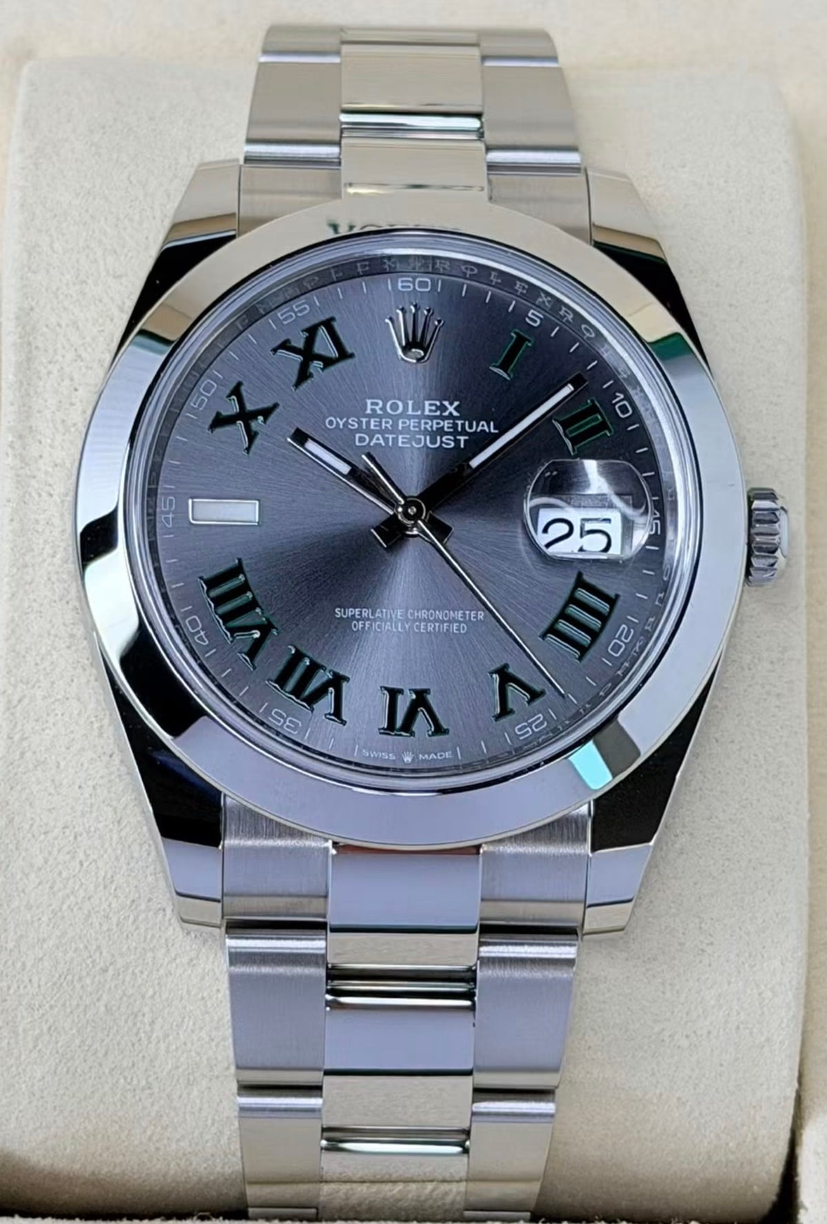 Rolex Datejust 41 126300 Wimbledon dial on Oyster bracelet, straight-on front view