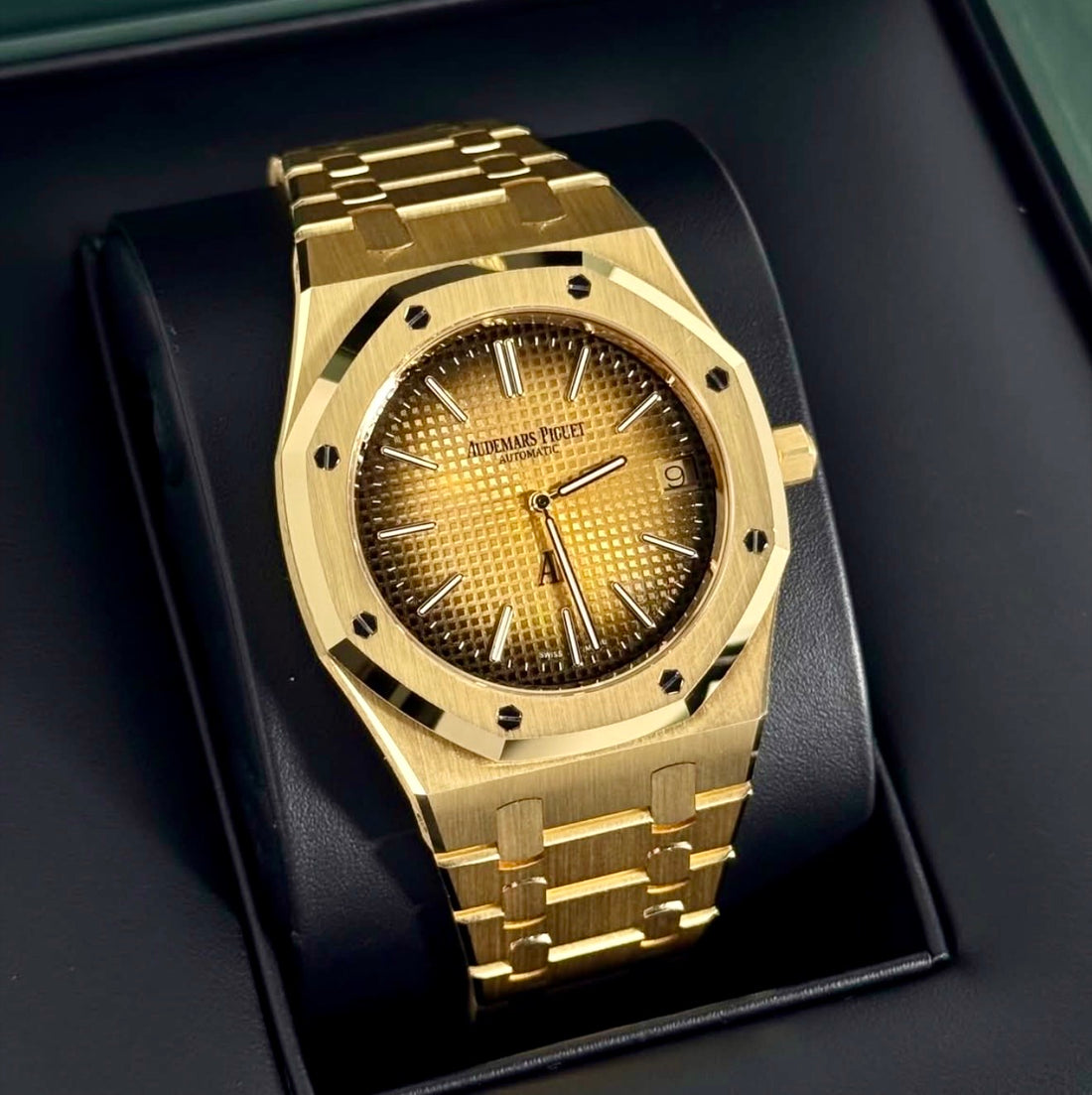 Audemars Piguet Royal Oak Jumbo  Royal Oak Jumbo 16202BA.OO.1240BA.02 UNWORN