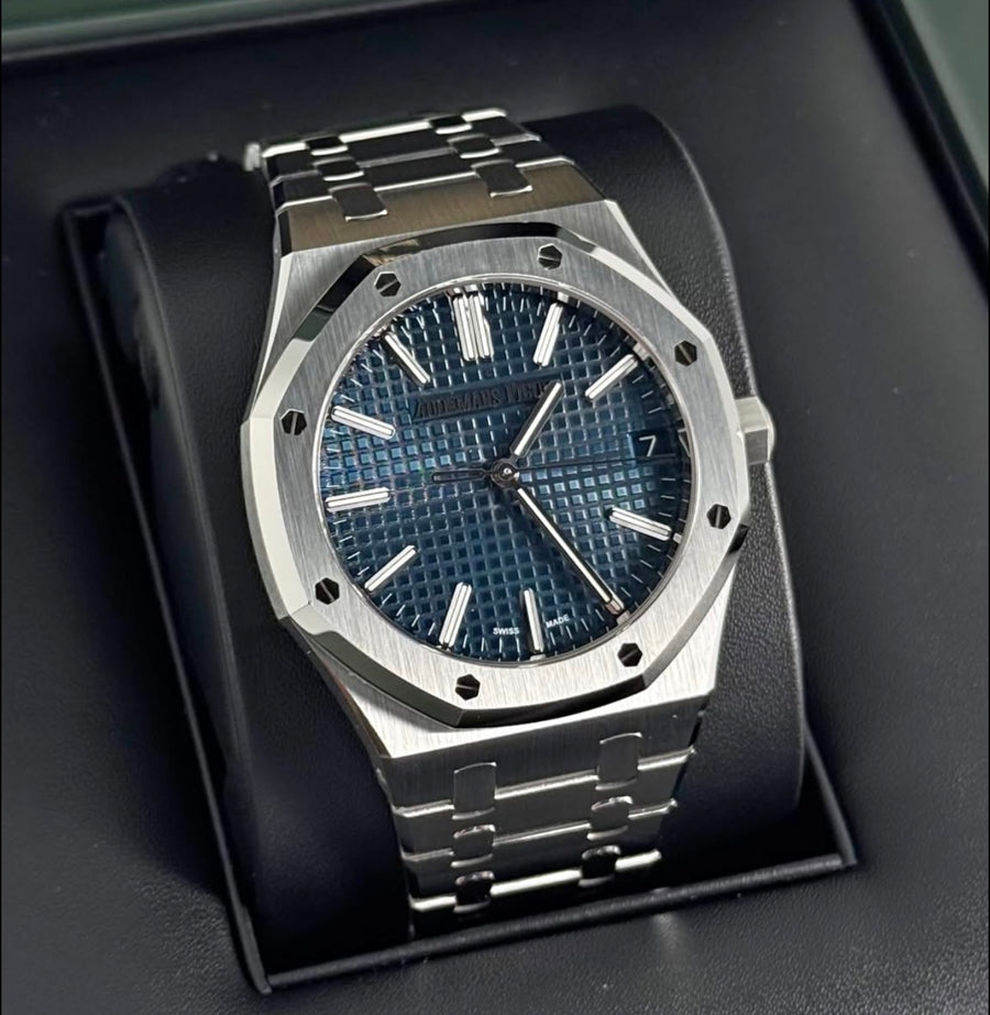 Audemars Piguet Royal Oak Selfwinding 41mm Blue Dial reference 15510ST.OO.1320ST.06, straight-on front view on a black display cushion