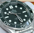 Omega Seamaster Diver 300M 210.30.42.20.10.001 green wave dial and dive bezel close-up