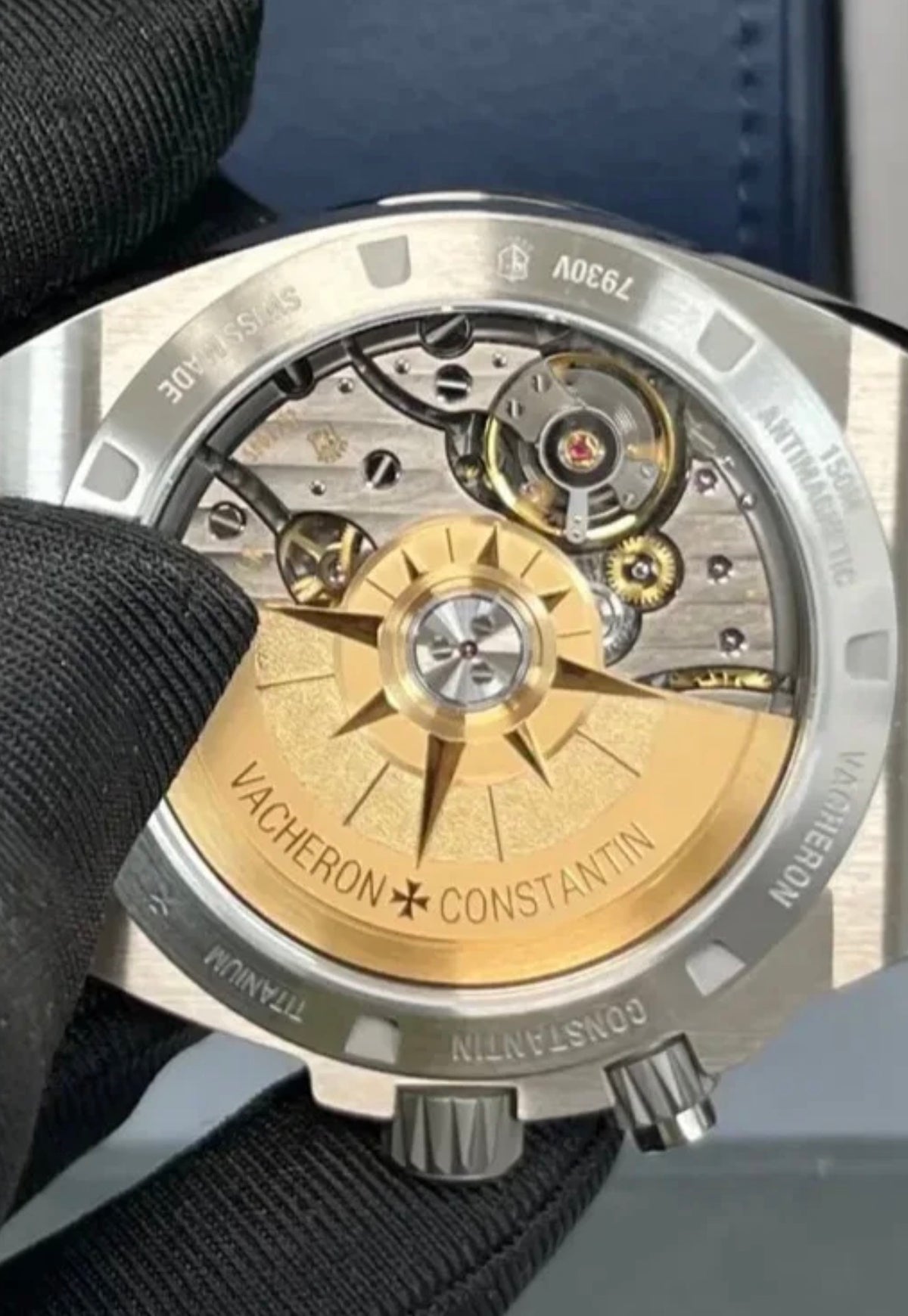 Vacheron Constantin Overseas Dual Time Cardinal Points North 7930V/210T-H073 — exhibition caseback and movement
