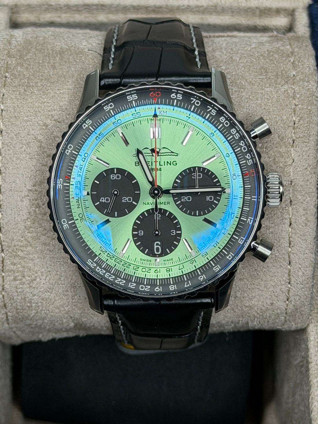 Breitling Navitimer 1 B01 Chronograph NEW Navitimer B01 Chronograph 43 Boutique Edition Green