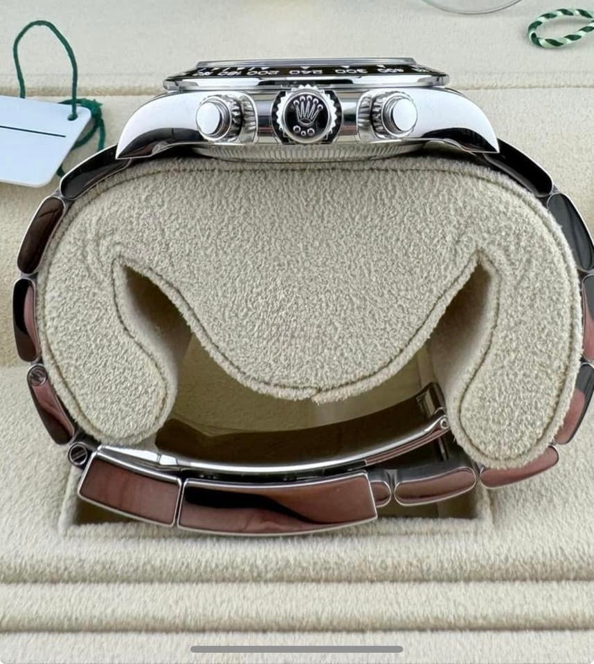 Rolex Cosmograph Daytona 126506 platinum case, crown and chronograph-pusher profile