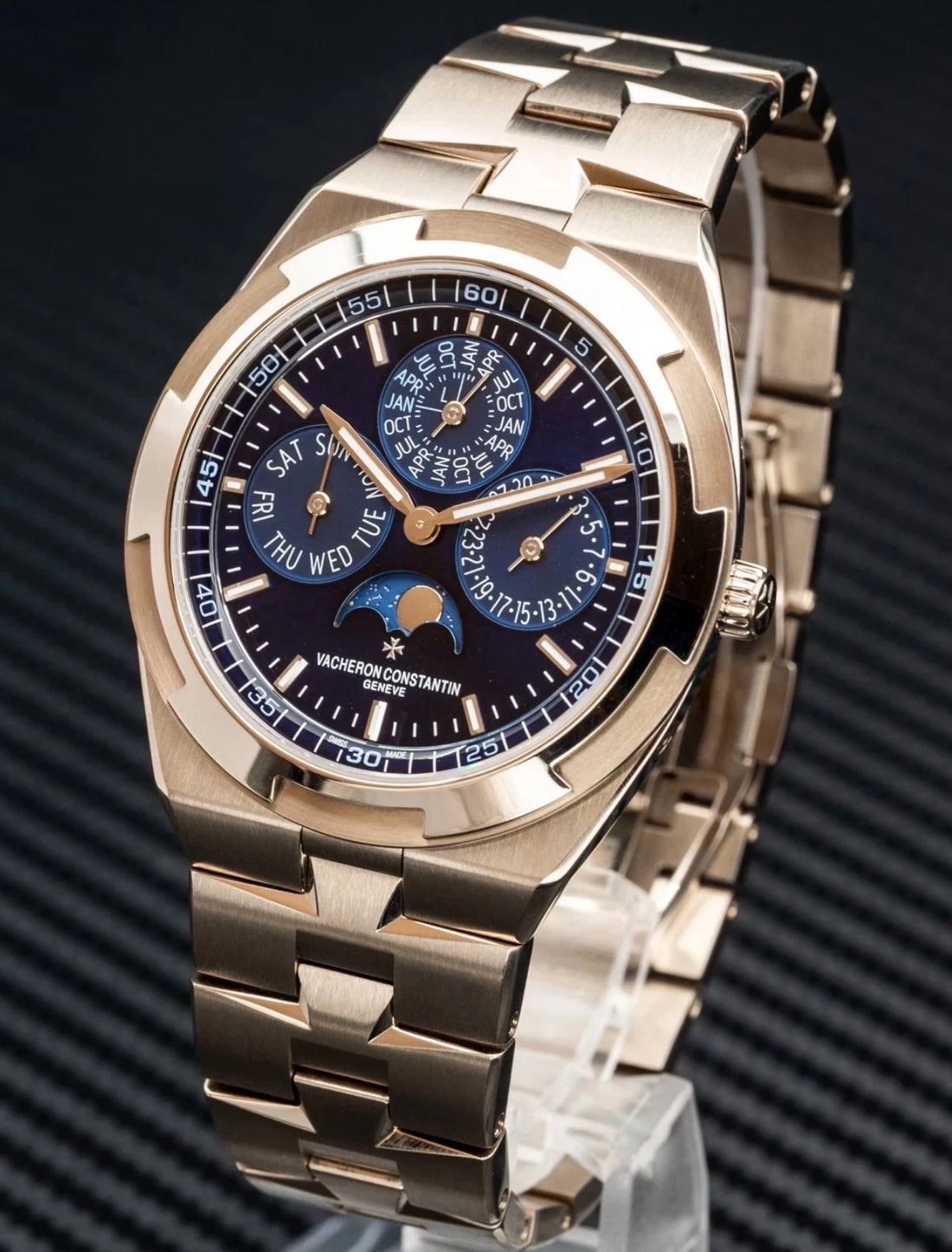 Vacheron Constantin Overseas Perpetual Calendar Ultra-Thin 4300V/220G-B945 — crown-side three-quarter view