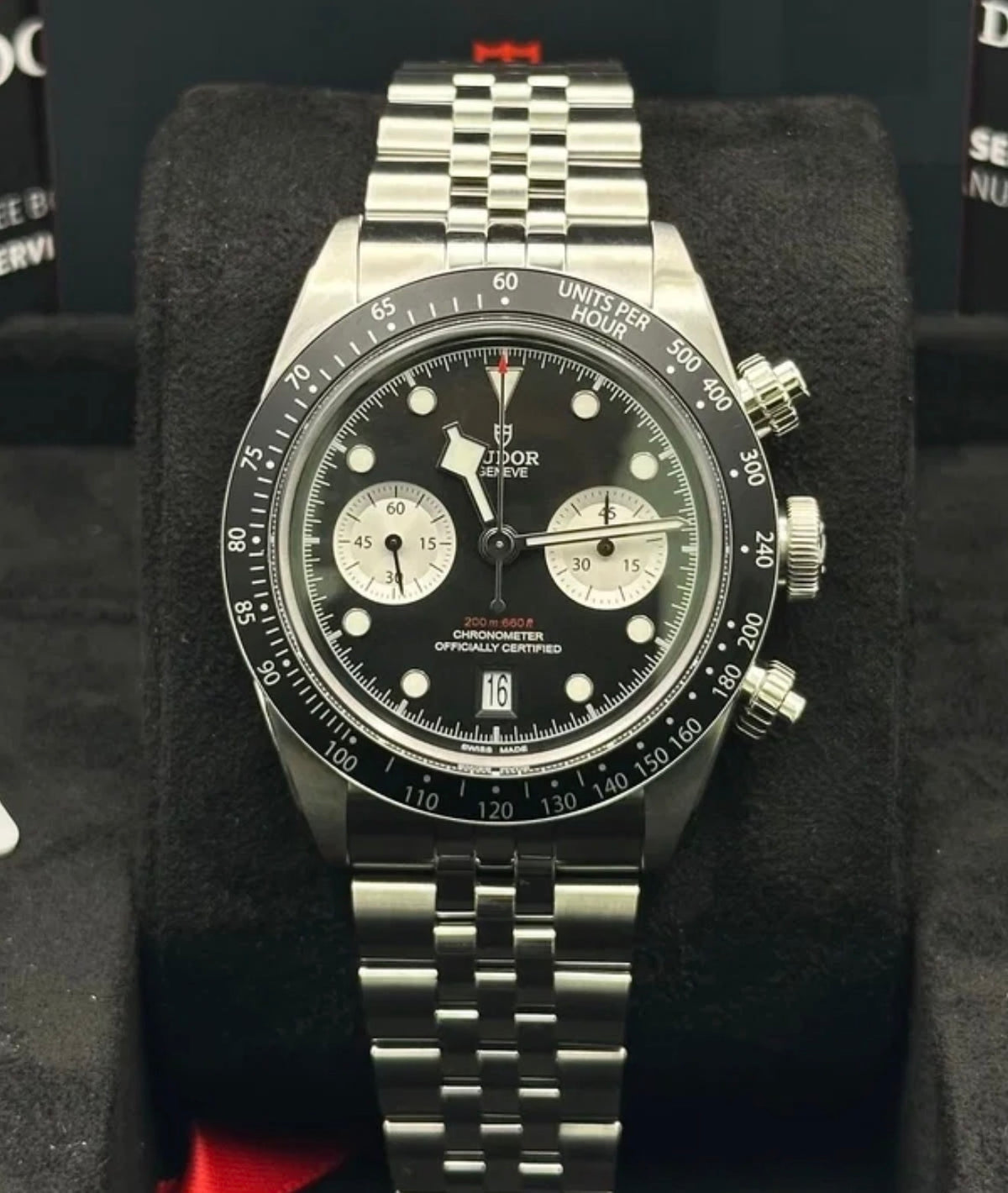 Tudor Black Bay Chrono Reverse Panda M79360N-0013 straight-on view on five-link bracelet