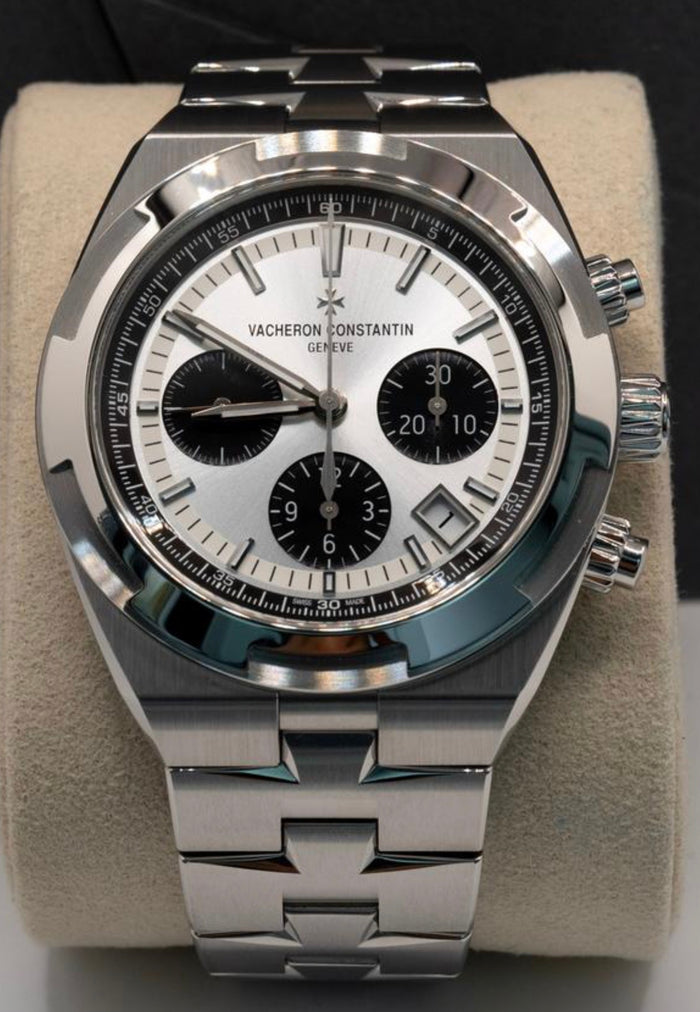 Vacheron Constantin Overseas Chronograph reference 5520V/210A-B686 with silver-toned dial and steel case