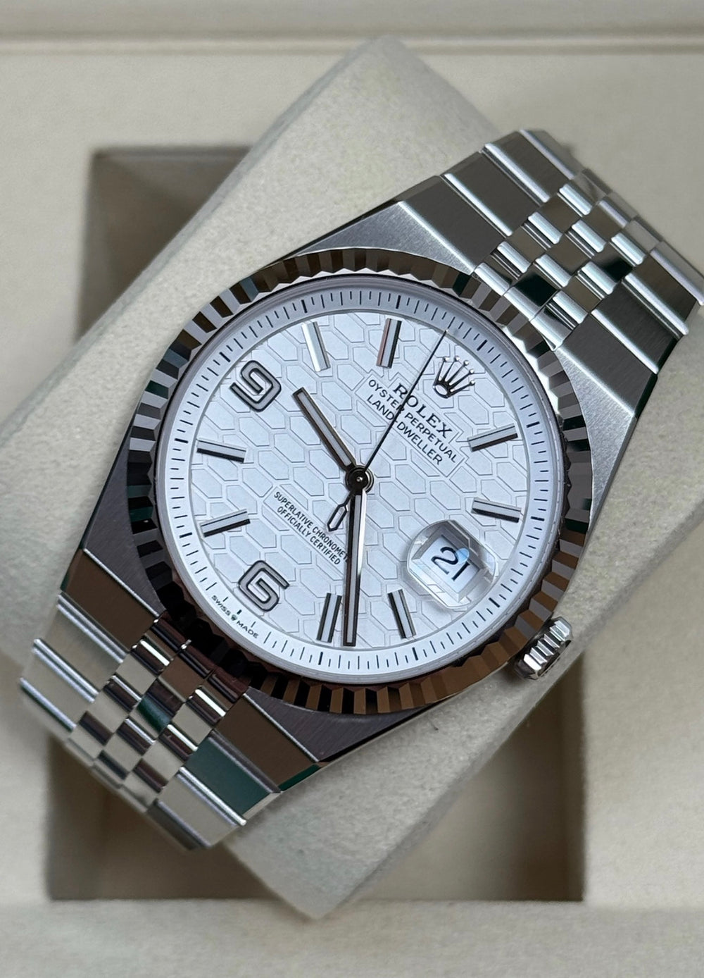 Rolex Land-Dweller 40 Intense White Honeycomb Dial Flat Jubilee 127334 UNWORN 2026
