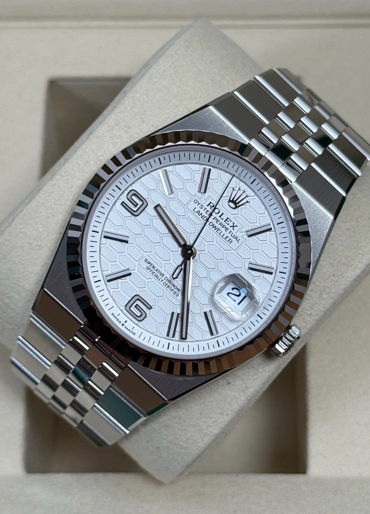 Rolex Land-Dweller 40 Intense White Honeycomb Dial Flat Jubilee 127334 UNWORN 2026