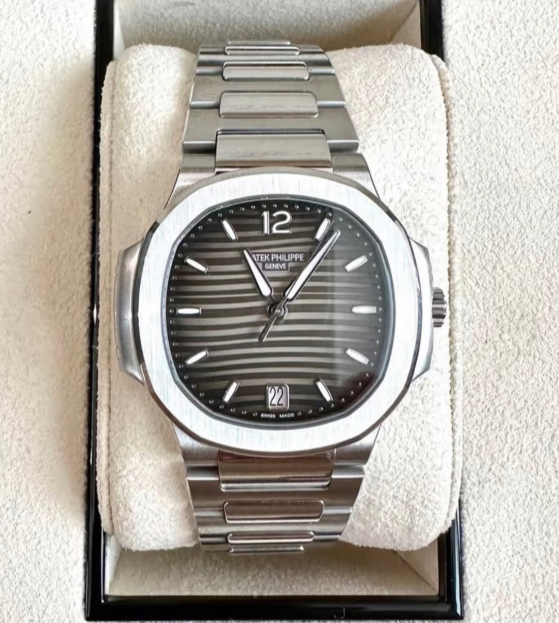 Patek Philippe Nautilus 7118/1A-010 - product image 1 of 1