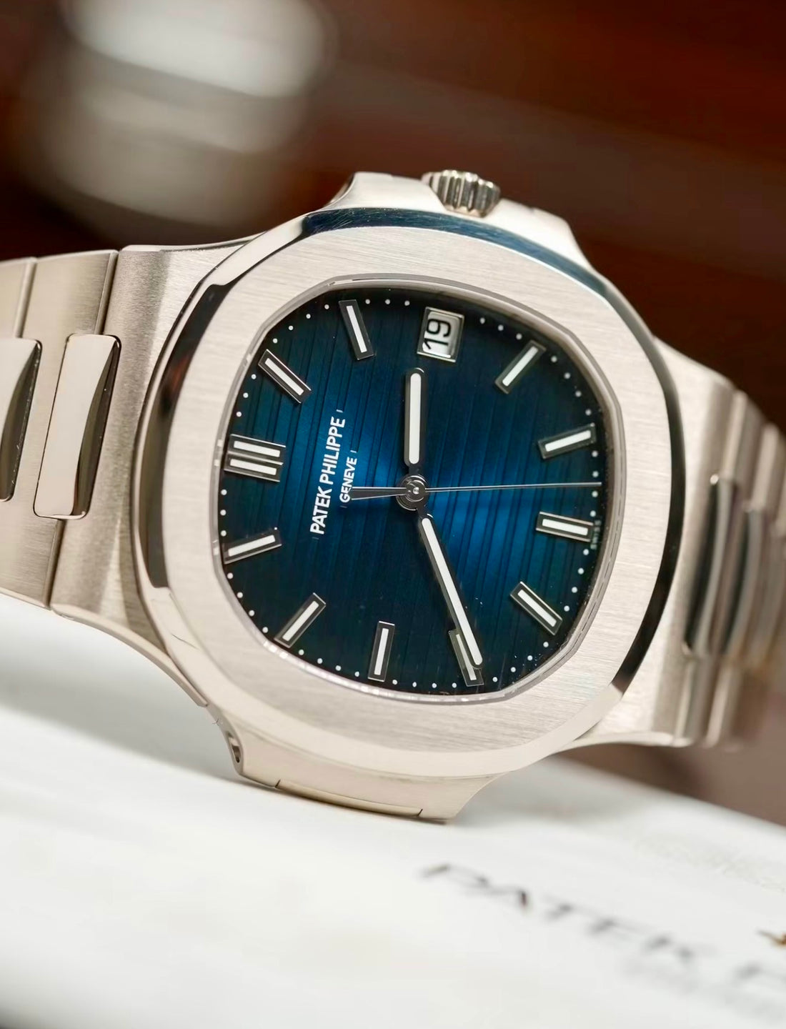 Patek Philippe Nautilus 5811/1G 18KT White Gold Unworn 2026 - product image 1 of 10