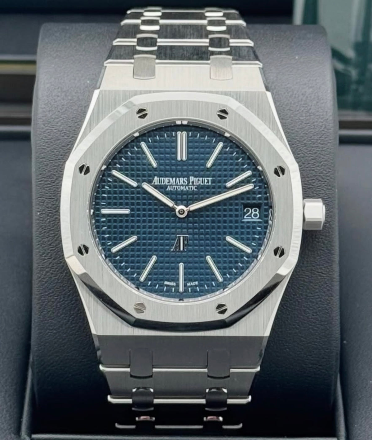 Audemars Piguet Royal Oak Jumbo 16202ST with blue dial and steel bracelet, straight-on front view
