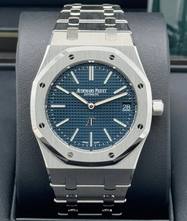 Audemars Piguet Royal Oak Jumbo 16202ST with blue dial and steel bracelet, straight-on front view