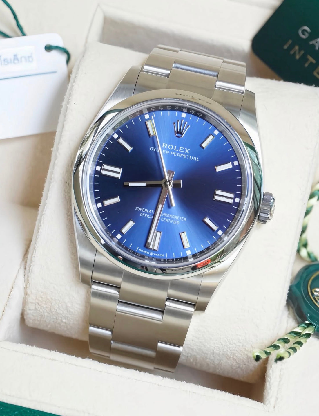 Rolex Oyster Perpetual 36 reference 126000 with blue dial on Oystersteel Oyster bracelet, front view with presentation accessories