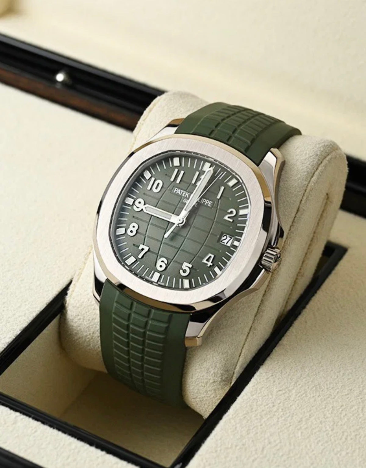 Patek Philippe Aquanaut 5168G-010 green dial, three-quarter view in presentation box