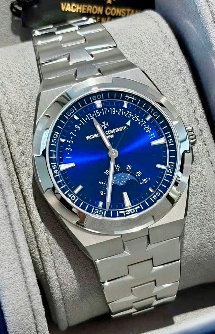 Vacheron Constantin Overseas Moon Phase Retrograde Date reference 4000V/210A-B911 with blue dial and steel case