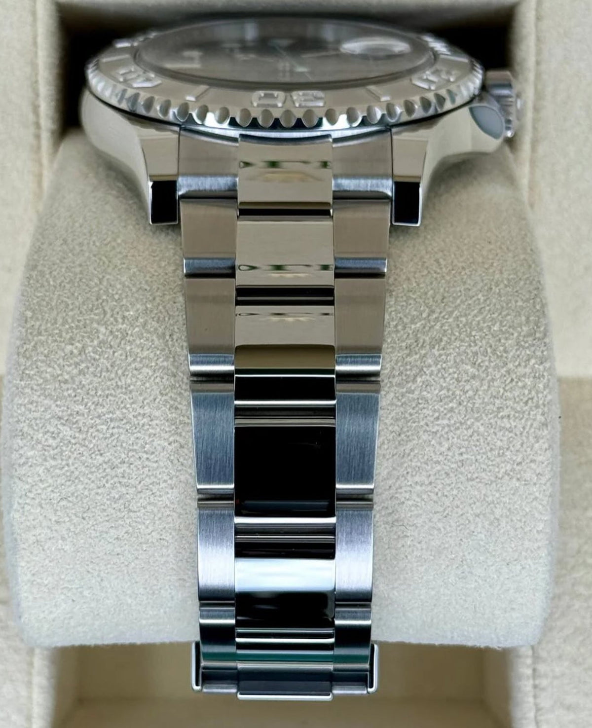 Rolex Yacht-Master 40 ref. 126622 with slate dial, platinum bezel and Oyster bracelet, bracelet and opposite-side case profile