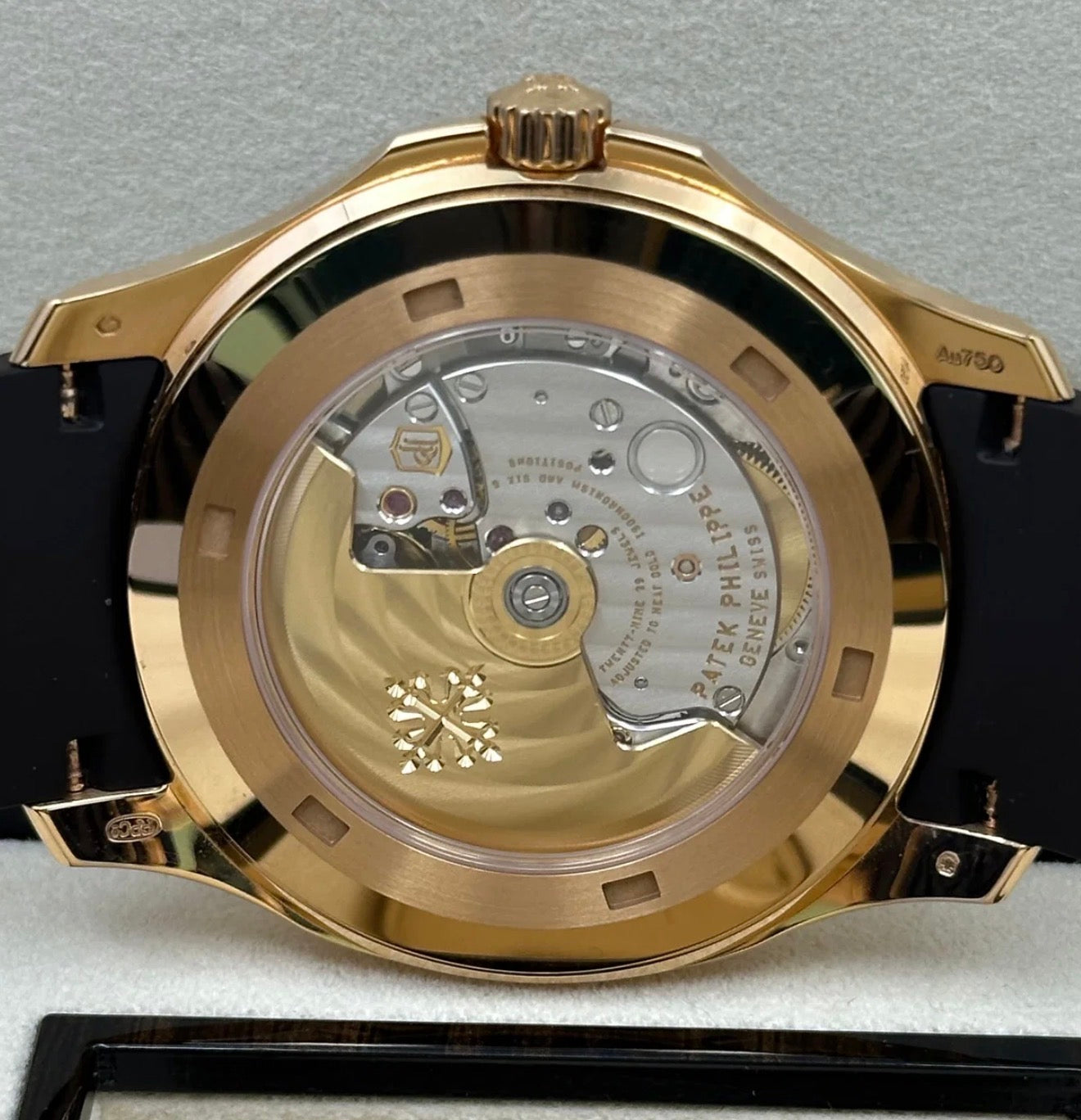 Patek Philippe Aquanaut 5167R-001 exhibition caseback and movement