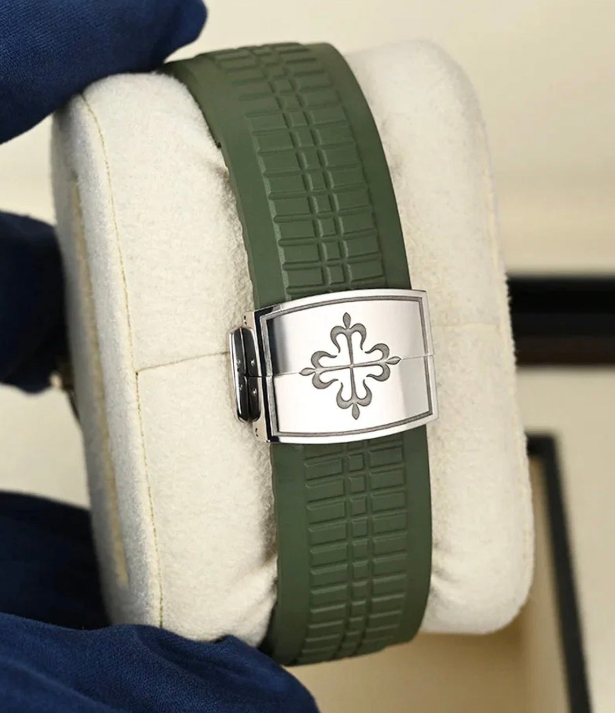 Patek Philippe Aquanaut 5168G-010 clasp and green composite strap detail