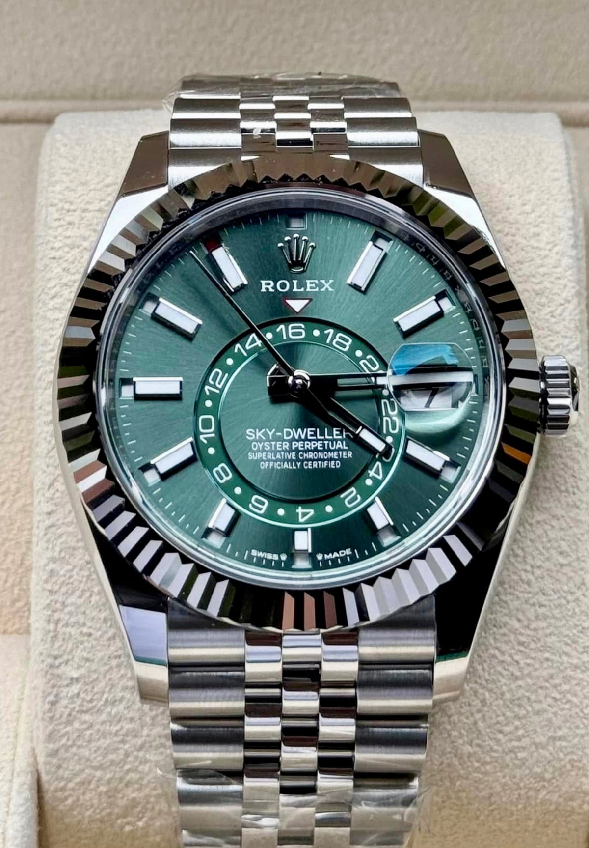 Rolex Sky-Dweller reference 336934 green dial on Oystersteel Jubilee bracelet, close straight-on front view