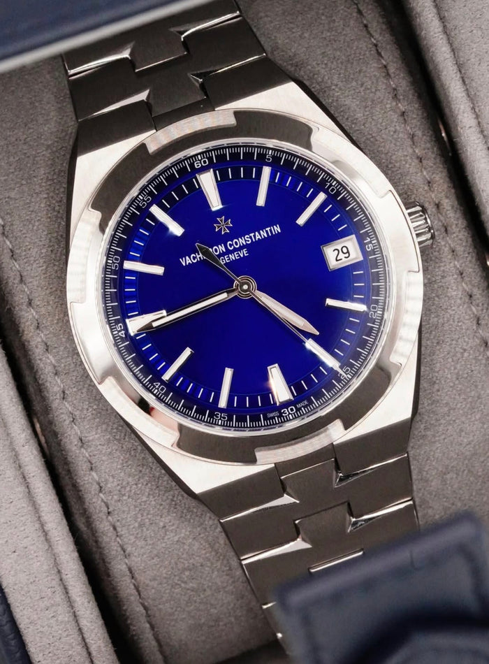 Vacheron Constantin Overseas Self-Winding 41 mm 4520V/210A-B128 — front view