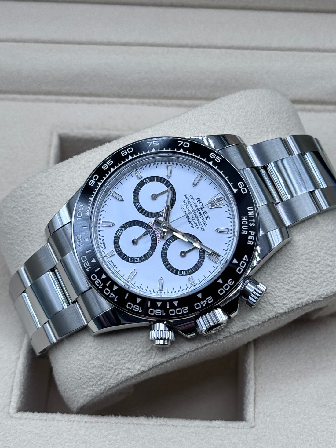Rolex Daytona ref. 126500LN with white dial, black Cerachrom bezel and Oyster bracelet, crown-and-pusher side profile