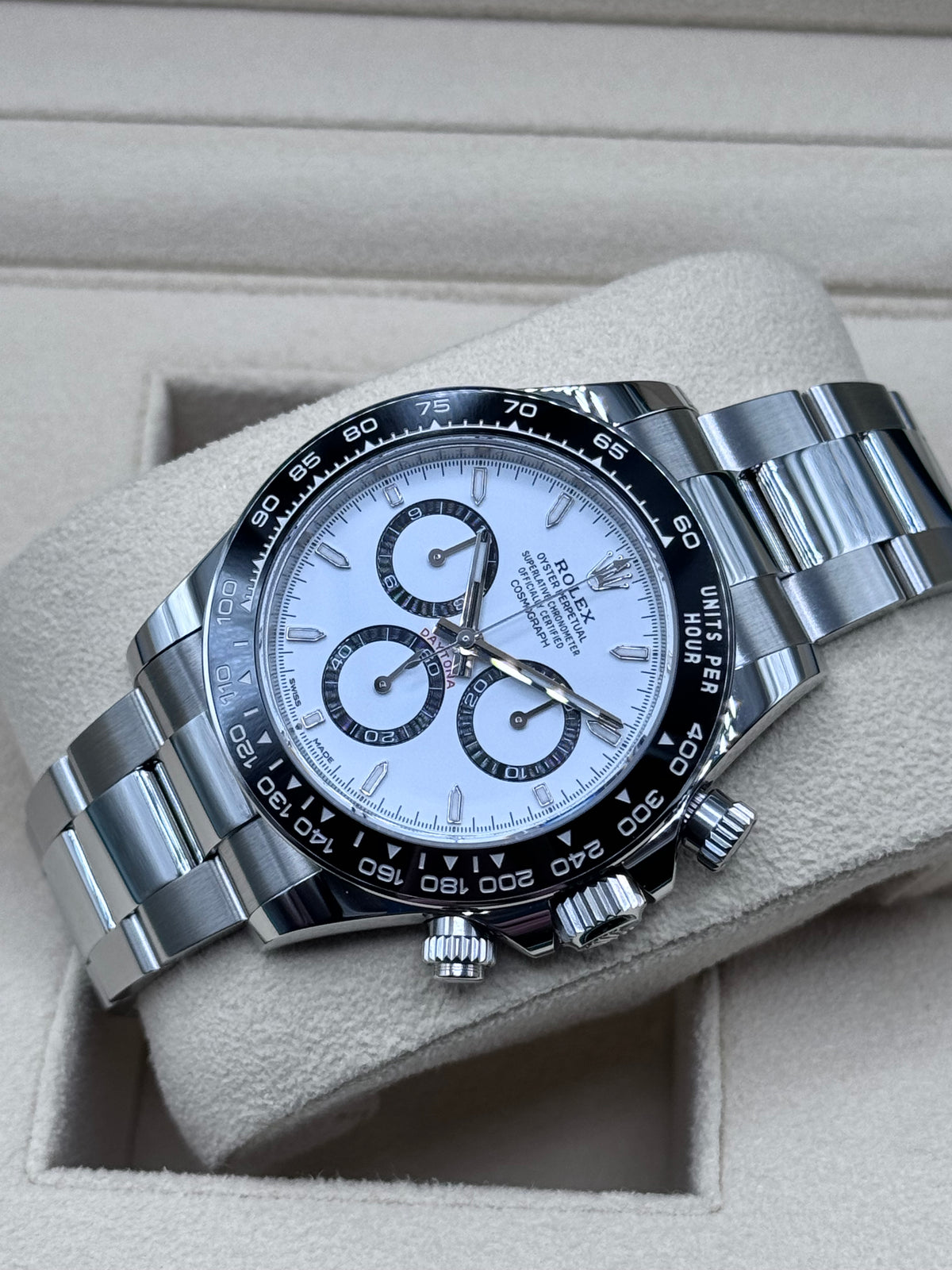 Rolex Daytona ref. 126500LN with white dial, black Cerachrom bezel and Oyster bracelet, crown-and-pusher side profile