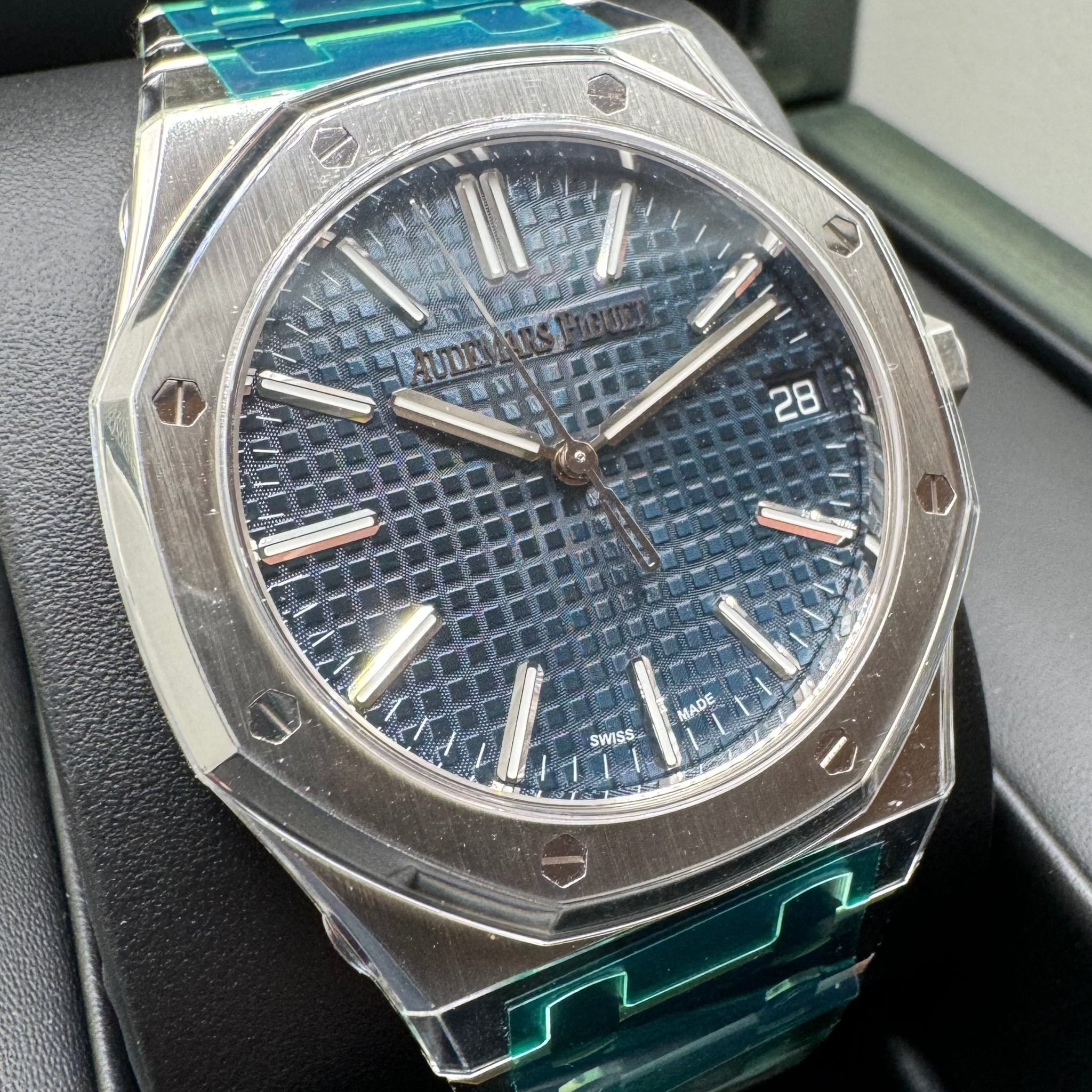 UNWORN 2023 Audemars Piguet Royal Oak 41mm Stainless Steel - Blue Dial 15510ST.OO.1320ST.06