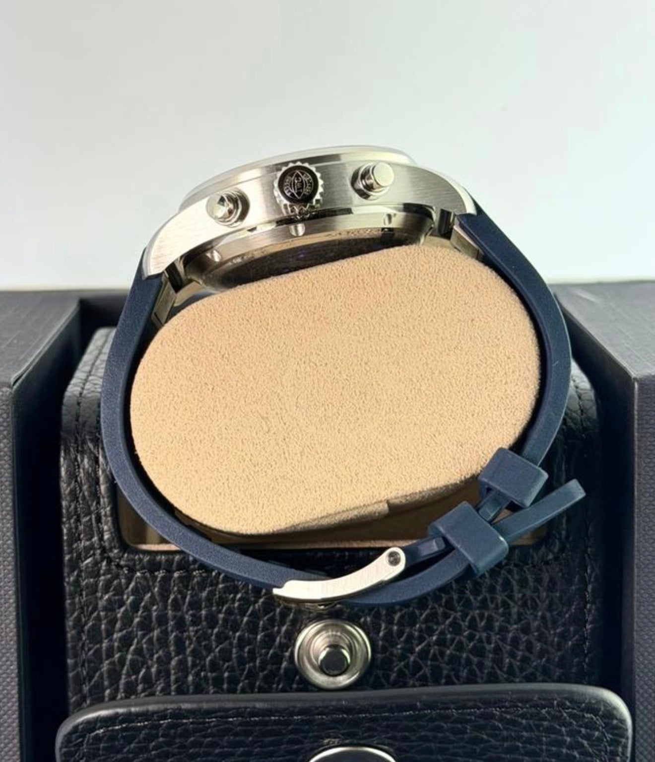 IWC IW388120 chronograph pushers, crown and case profile