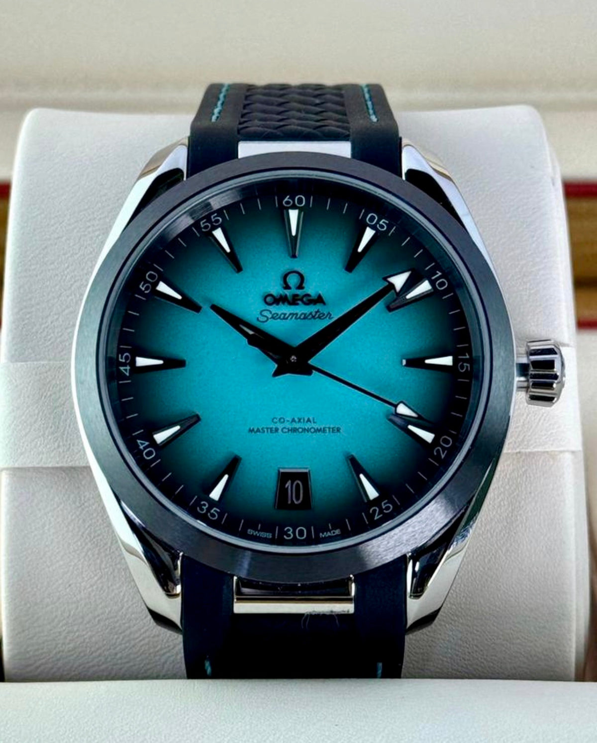 Omega Seamaster Aqua Terra 41mm 220.32.41.21.03.001 turquoise gradient dial and black ceramic bezel, front close-up