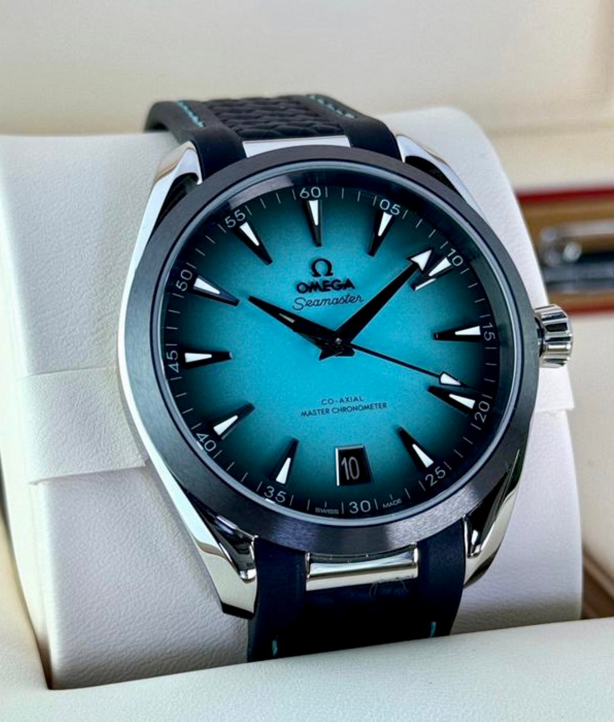 Omega Aqua Terra 41mm 220.32.41.21.03.001, angled view of turquoise gradient dial and black rubber strap