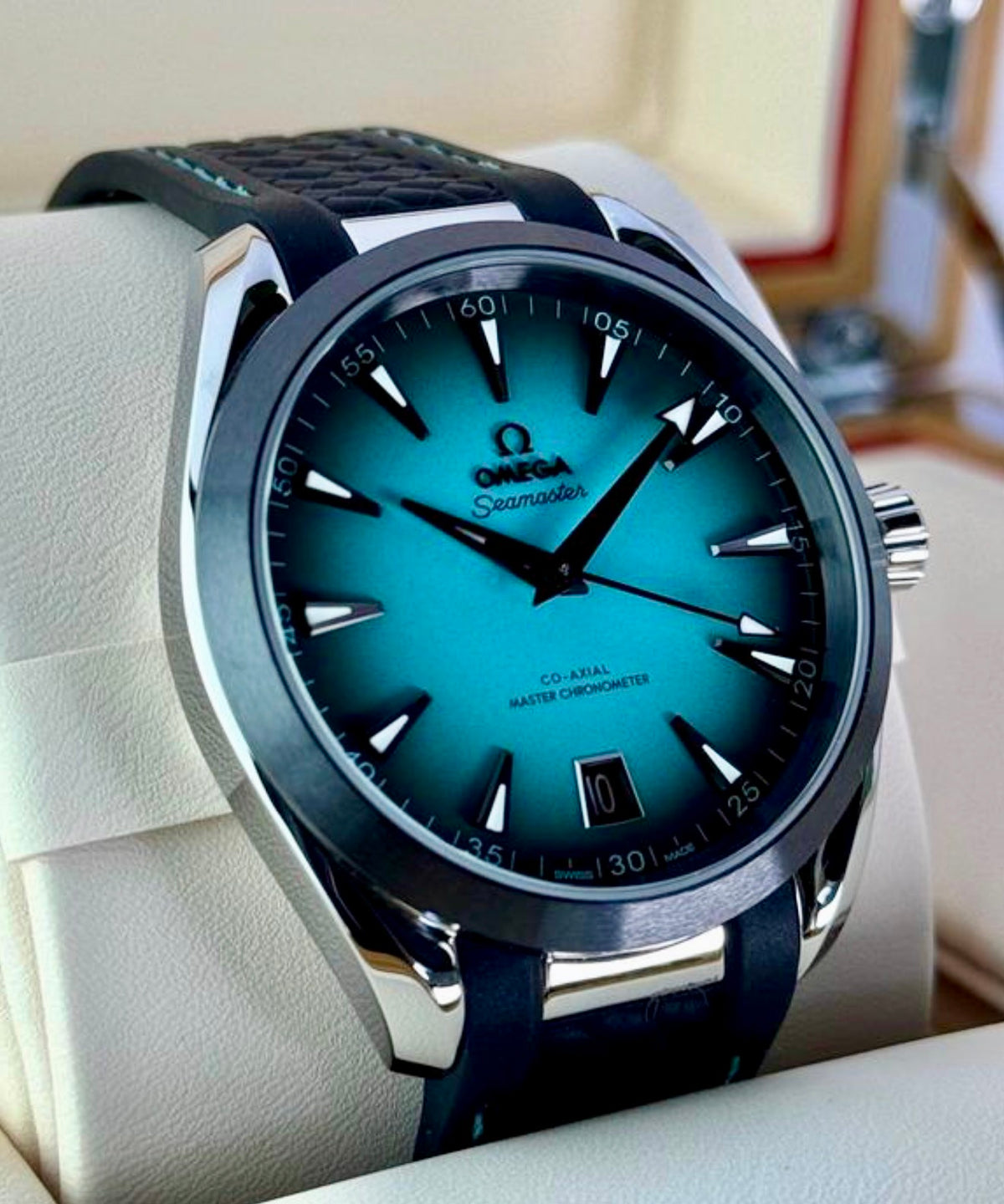 Omega Aqua Terra 41mm 220.32.41.21.03.001, three-quarter view of black ceramic bezel and steel case