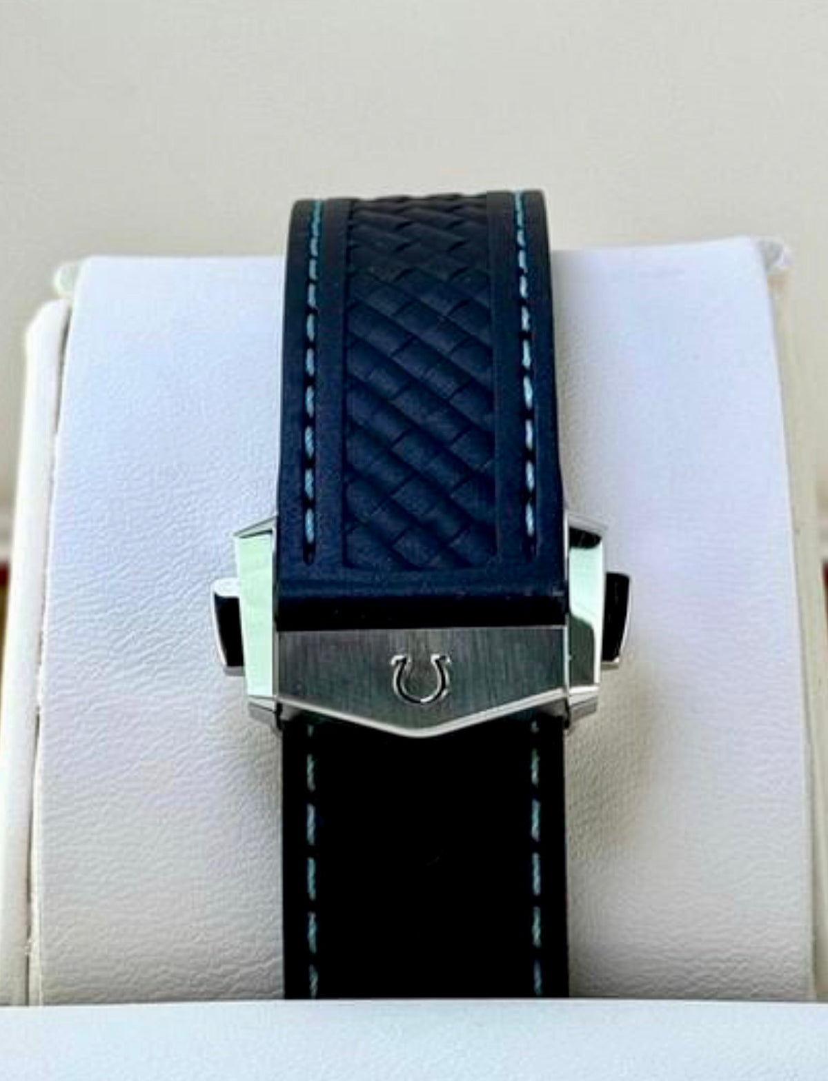 Omega Aqua Terra 41mm 220.32.41.21.03.001, black rubber strap with turquoise stitching and Omega foldover clasp