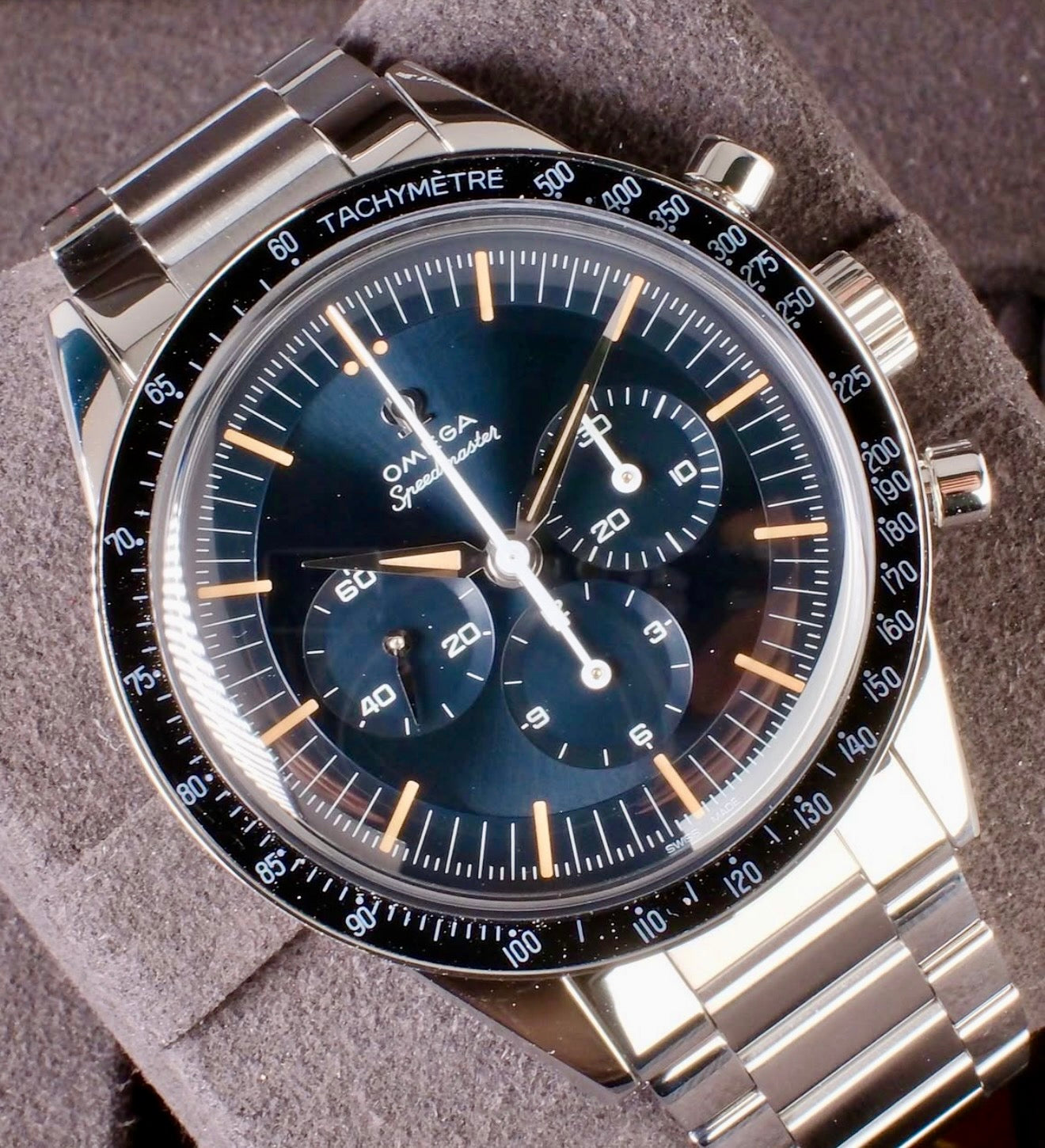 Omega Speedmaster First Omega in Space 310.30.40.50.06.001 grey-blue dial angled view