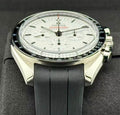 Omega Speedmaster Moonwatch Professional white dial 310.32.42.50.04.001 with black tachymeter bezel